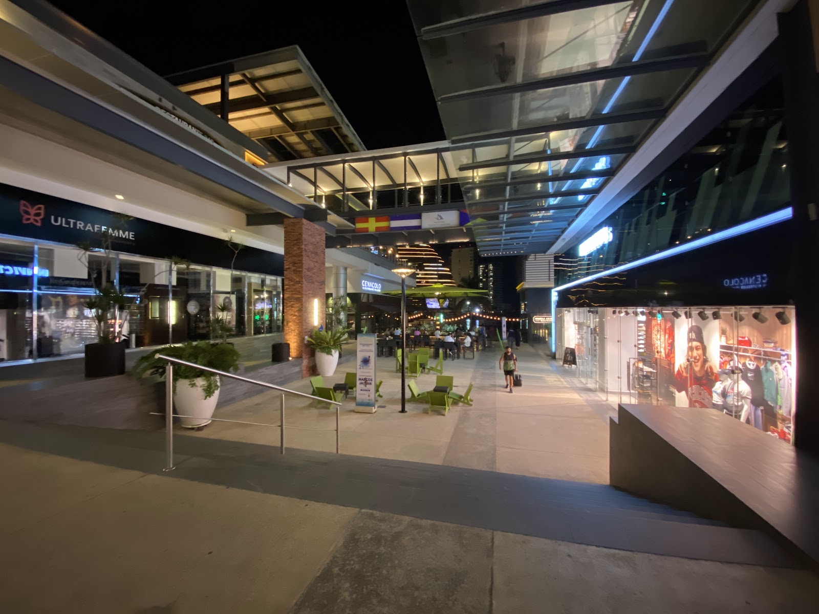 Plaza comercial puerto cancun